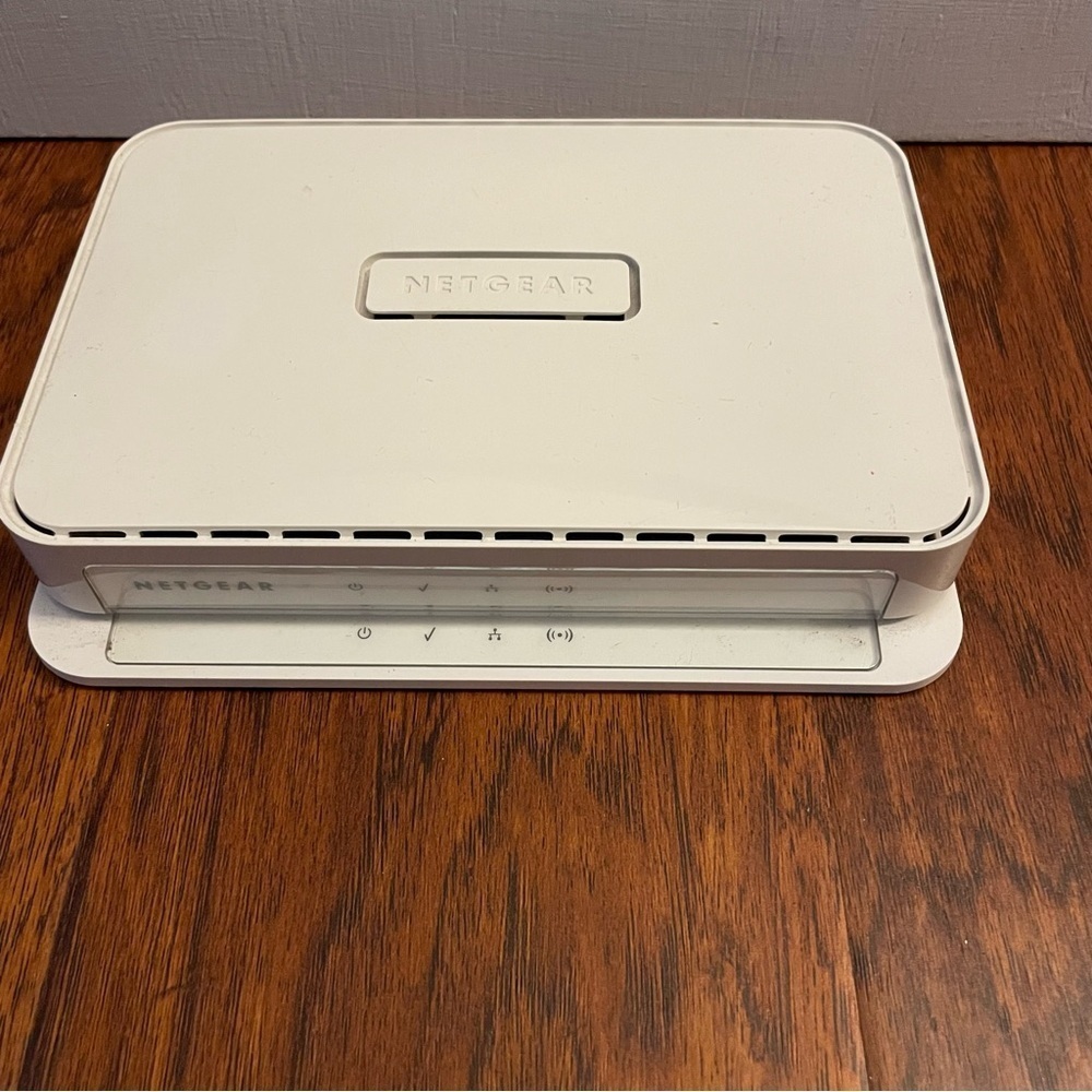 NetGear Wireless Access Point Modem Model WN203-100NAS White - Picture 2 of 5